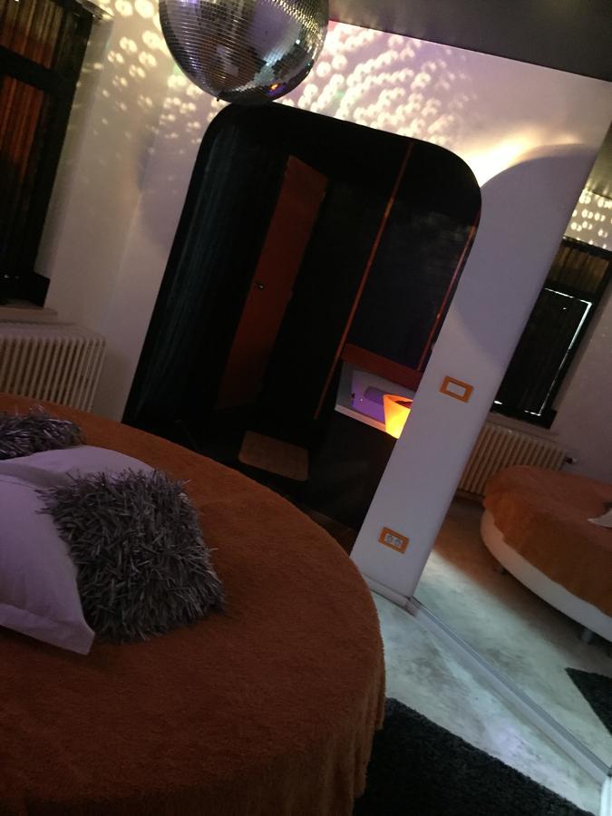 Bubble Lounge Hotel Hooglede Exteriör bild
